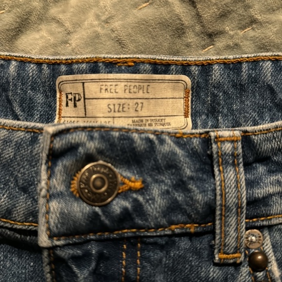 Free People Floral Embroidered Denim Skirt raw hem sz 27 - Picture 5 of 6